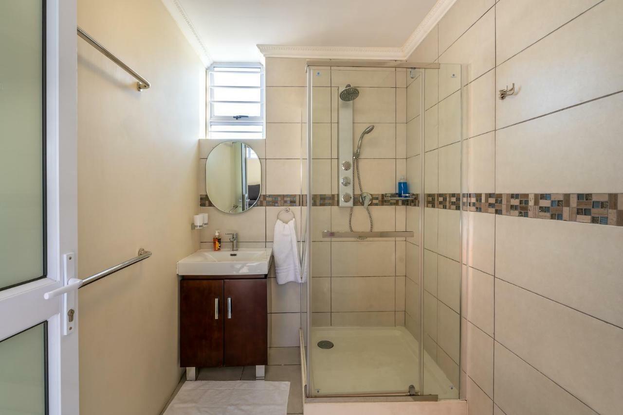 Pro Moni'S Guesthouse Muizenberg Ngoại thất bức ảnh