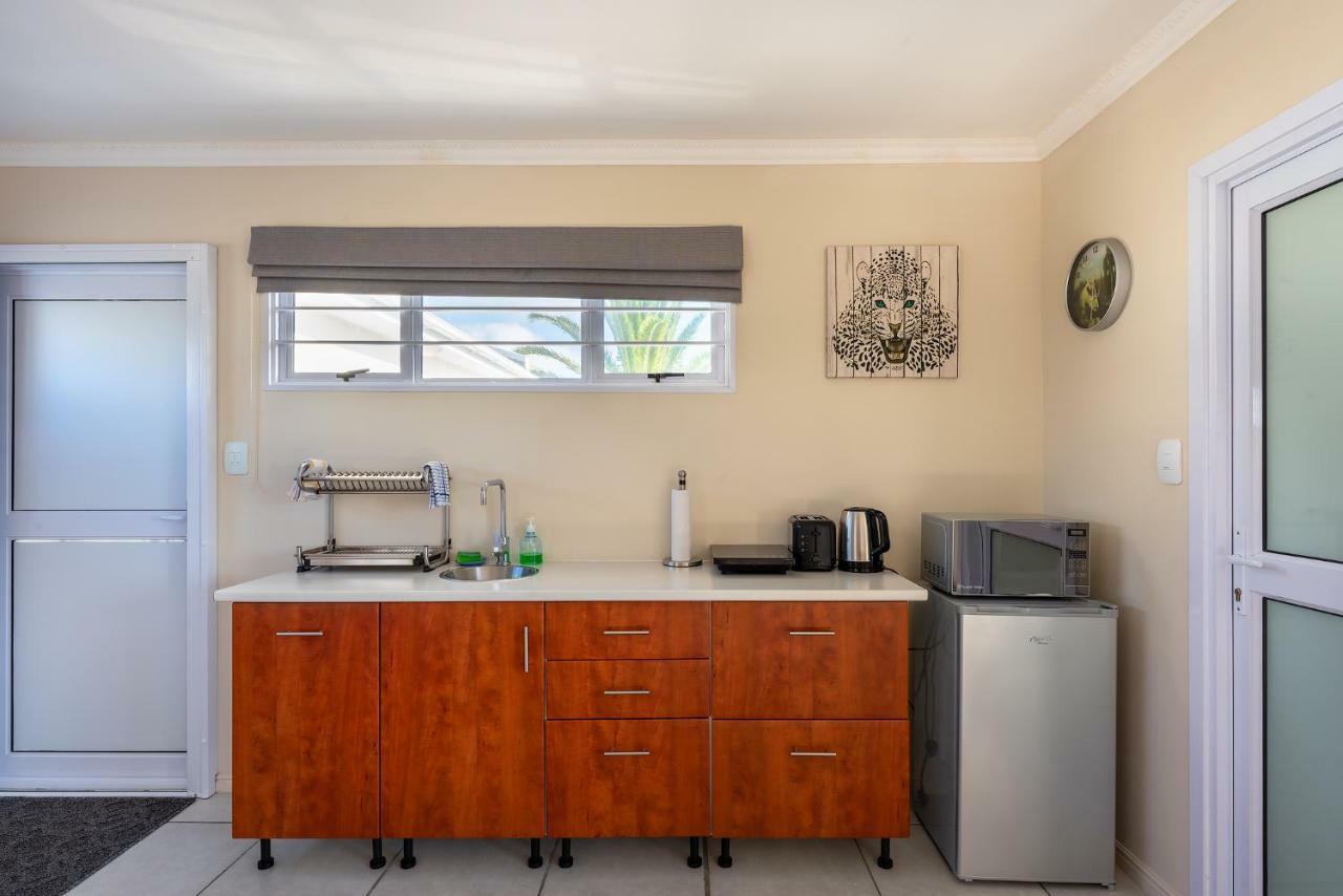 Pro Moni'S Guesthouse Muizenberg Ngoại thất bức ảnh